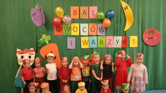 Bal owoców i warzyw.