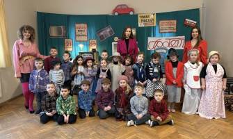 Przedstawienie- Realia PRL-u